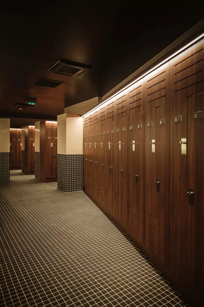 Club-sport-vestiaires-luxe