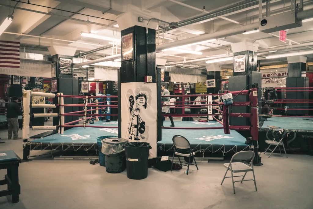 Boxe dans un club de boxe à l’étranger pendant l’été.