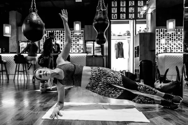 Exercices fonctionnels pour boxeurs dans un club à Paris