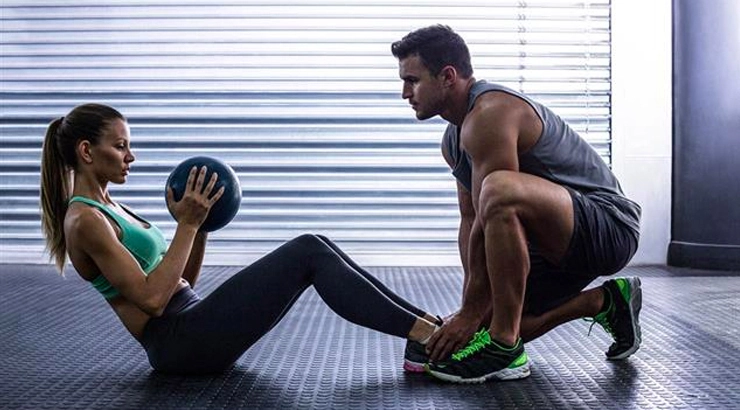 Sportifs en train de faire une séance de sport après avoir pris soin de leur peau.