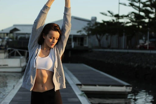 Corps en mouvement pendant une séance de boxe