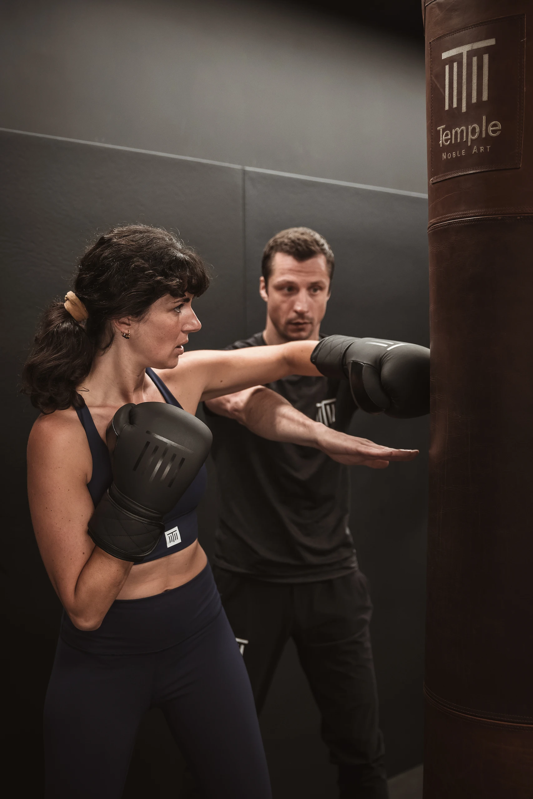 Cours de boxe à Paris sur sac de frappe