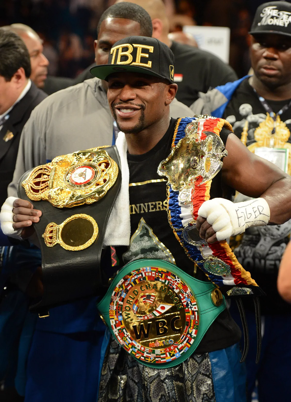 Le boxeur Floyd Mayweather avec ses ceintures